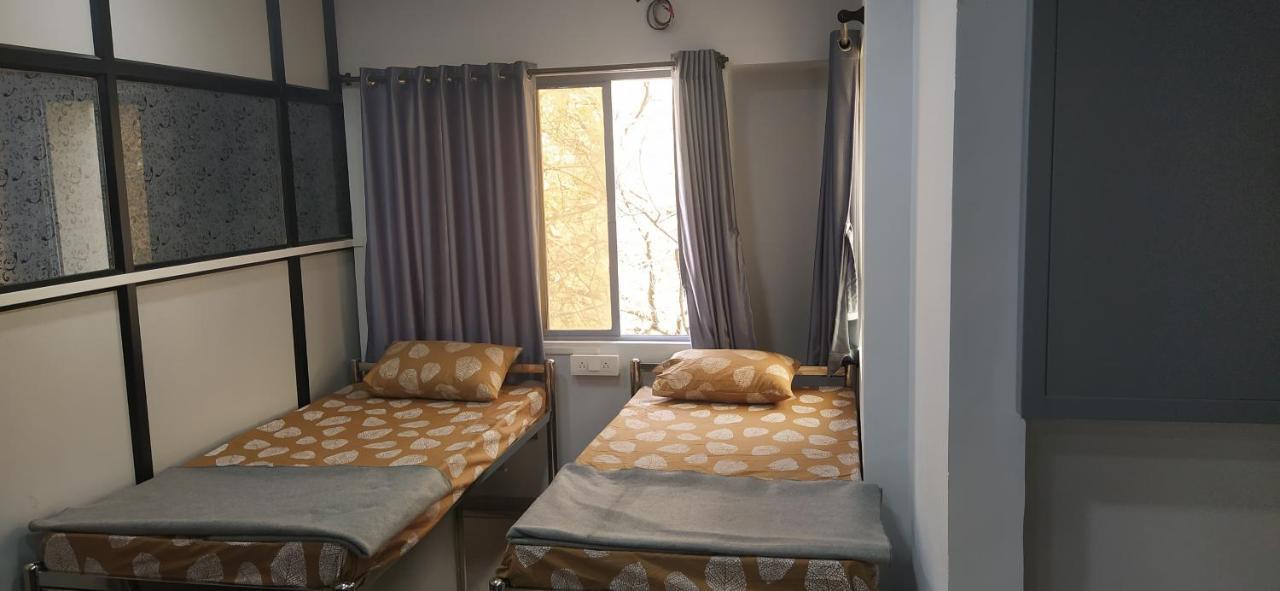 Shiv Sai Dormitory Vadodara Eksteriør bilde